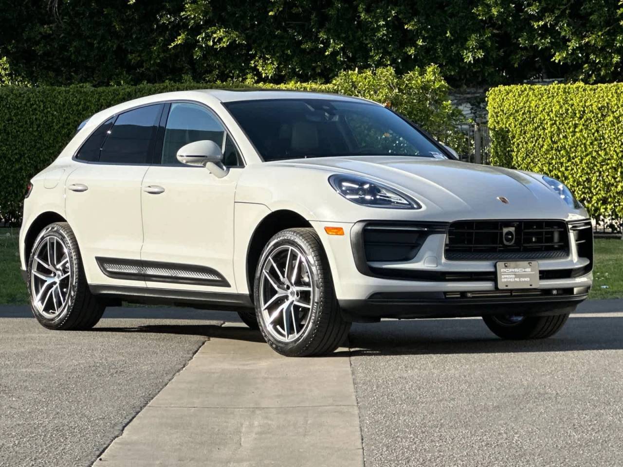 2025 Porsche Macan AWD