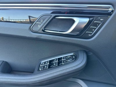 2025 Porsche Macan AWD
