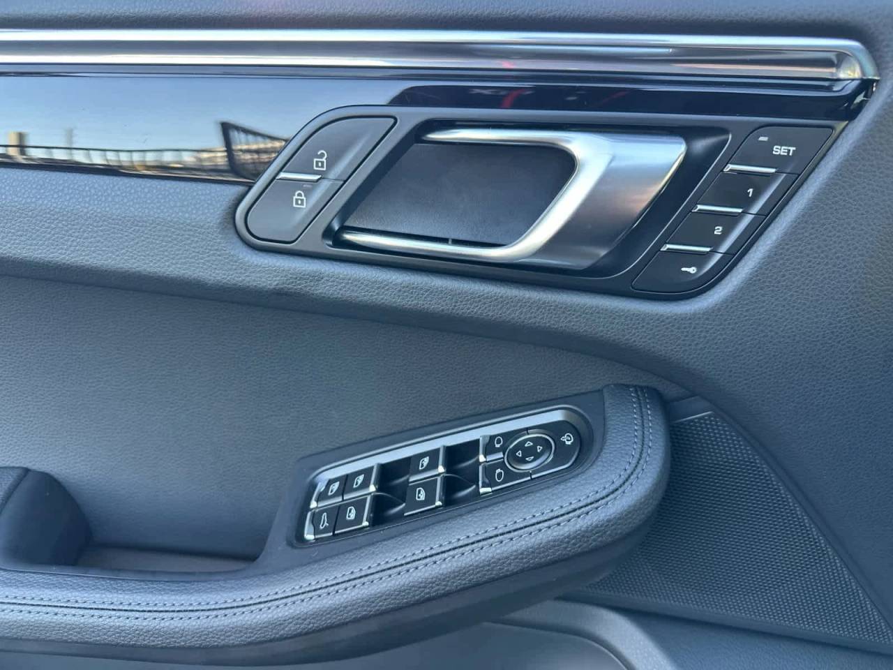 2025 Porsche Macan AWD