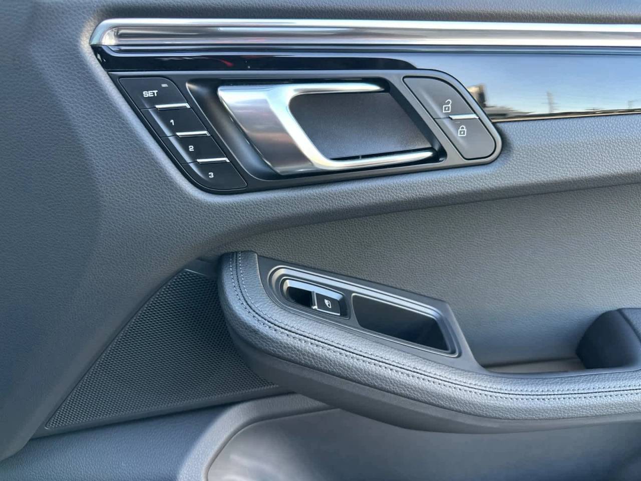 2025 Porsche Macan AWD