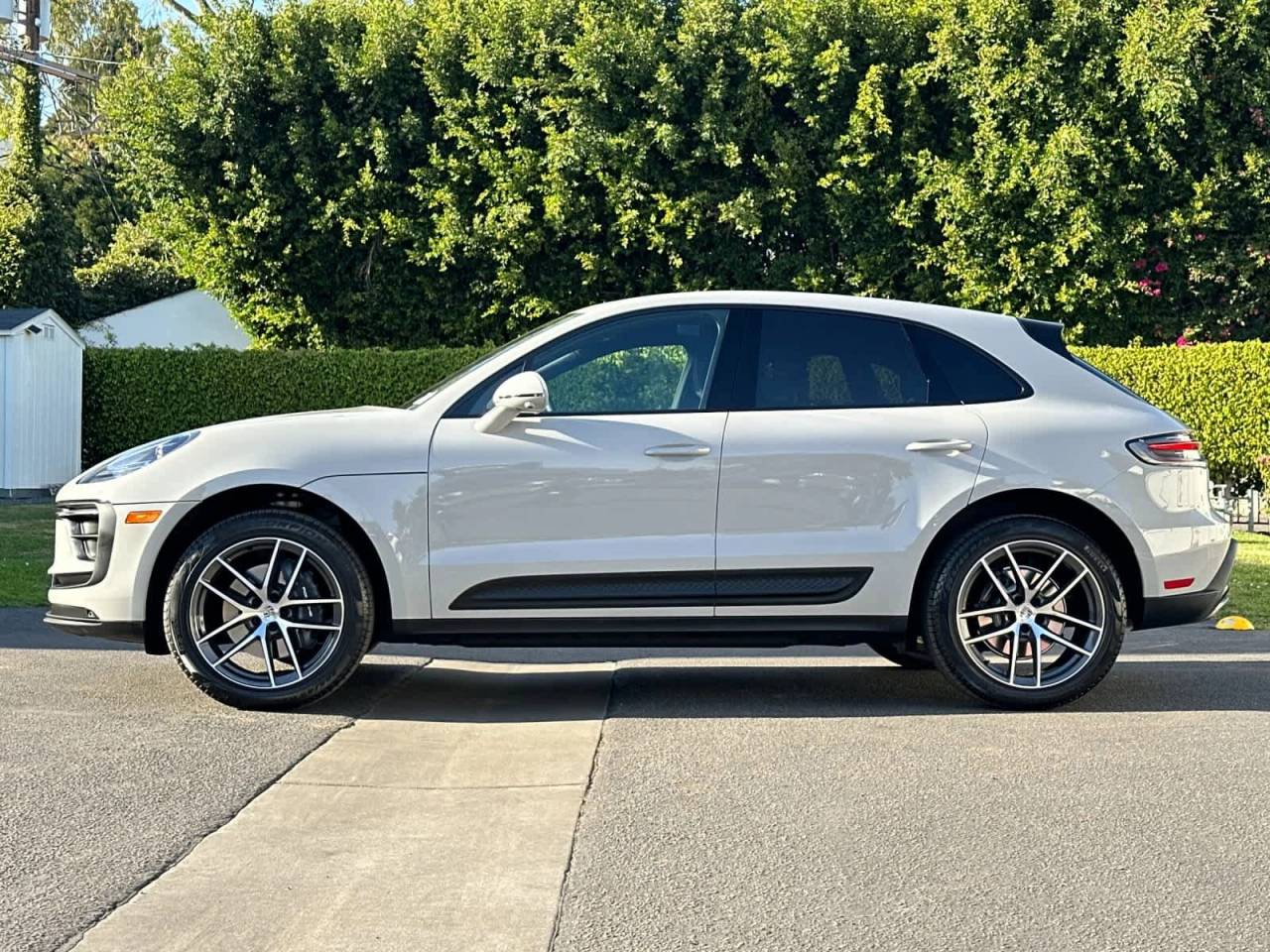 2025 Porsche Macan AWD