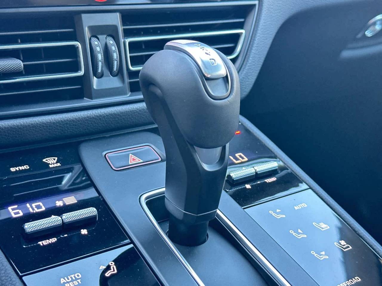 2025 Porsche Macan AWD