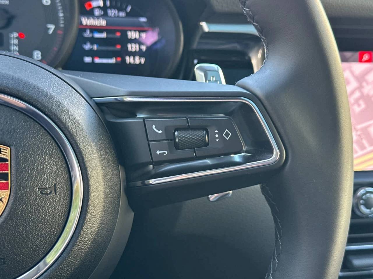 2025 Porsche Macan AWD