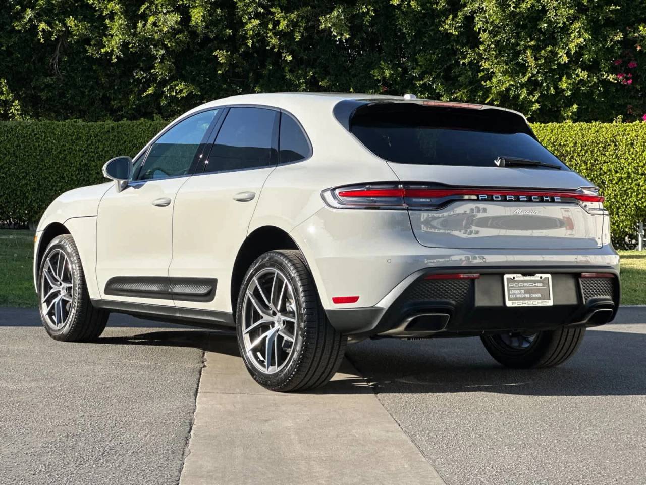 2025 Porsche Macan AWD