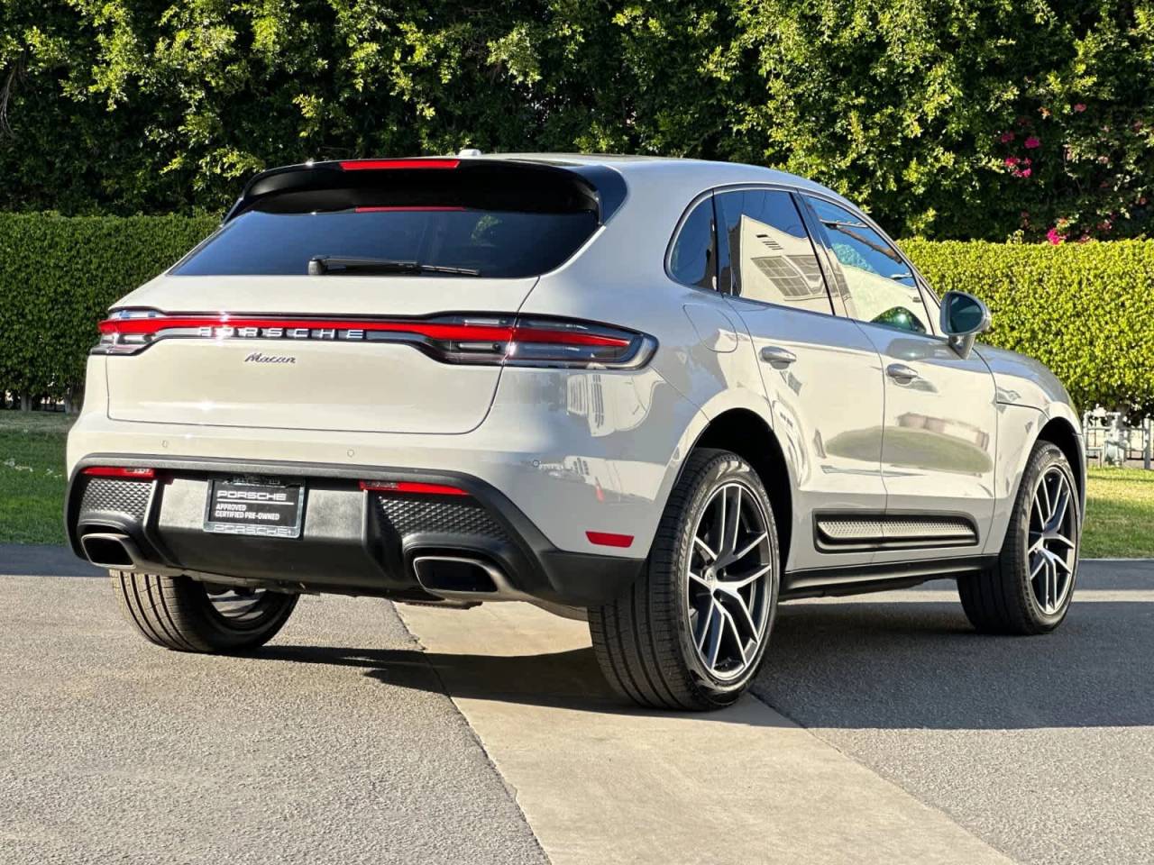 2025 Porsche Macan AWD