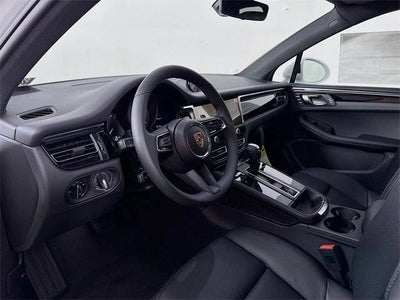 2025 Porsche Macan Base