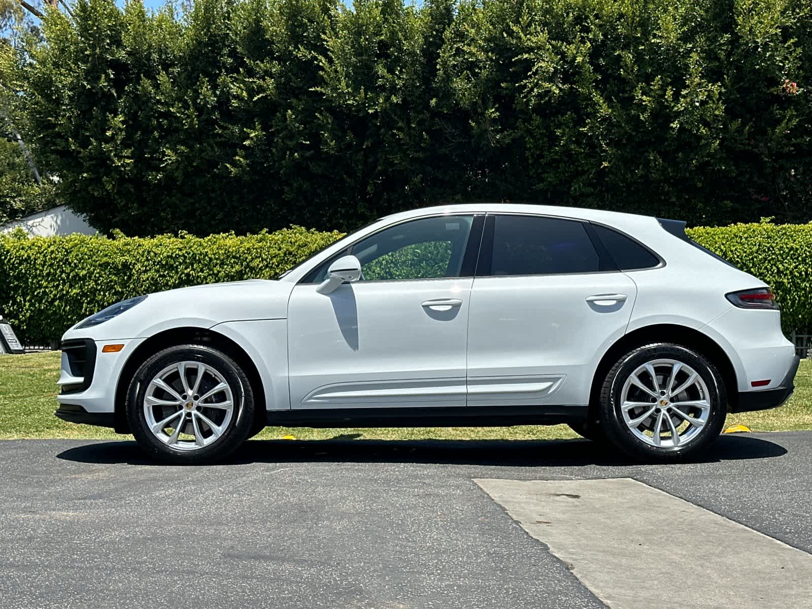 2025 Porsche Macan Base