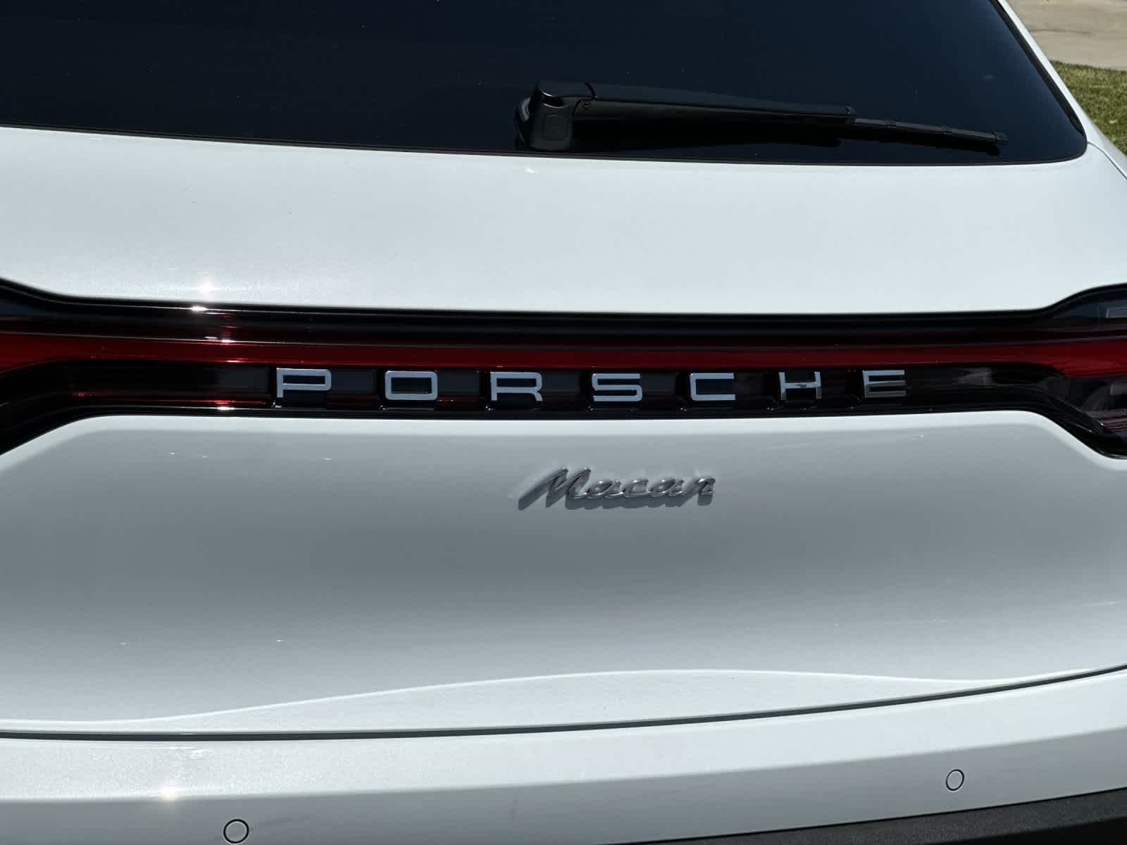 2025 Porsche Macan Base