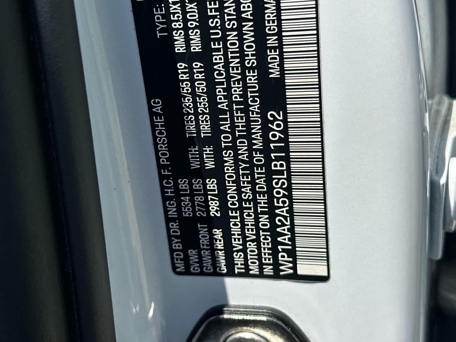 2025 Porsche Macan Base
