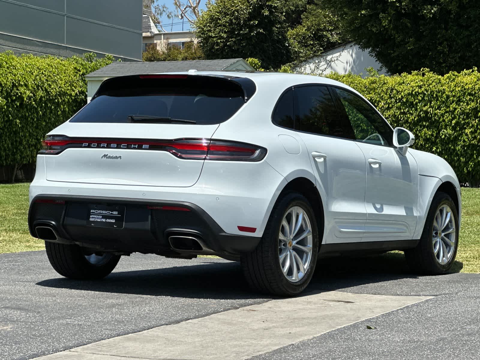 2025 Porsche Macan Base