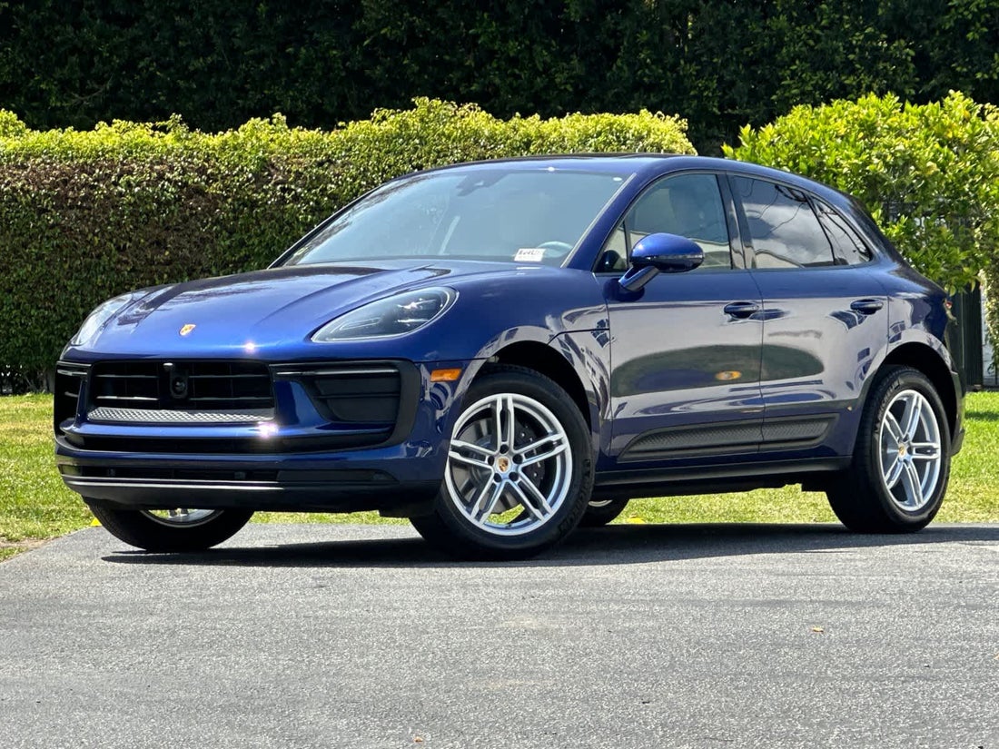2025 Porsche Macan — photo 1 of 32