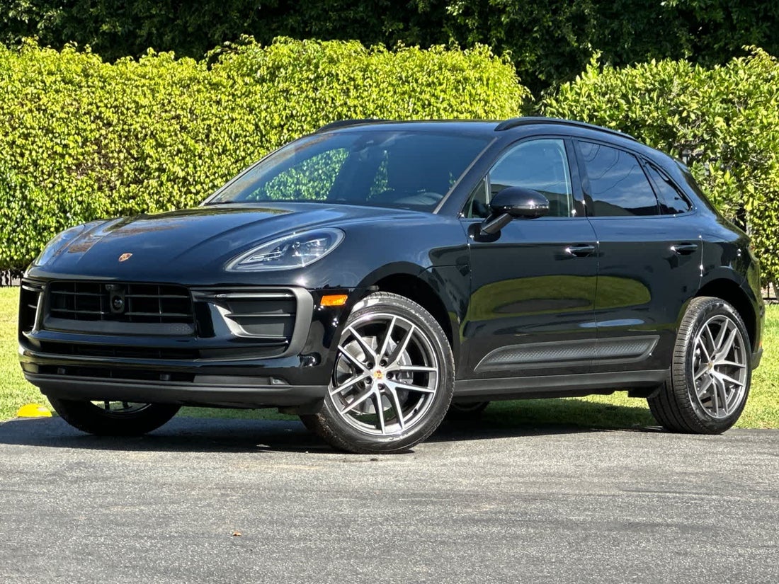 2026 Porsche Macan — photo 1 of 33