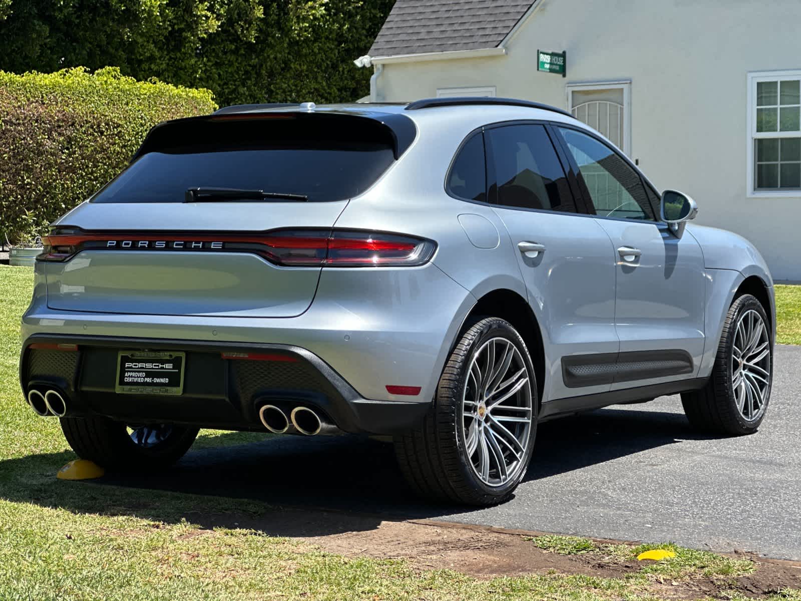 2026 Porsche Macan Base