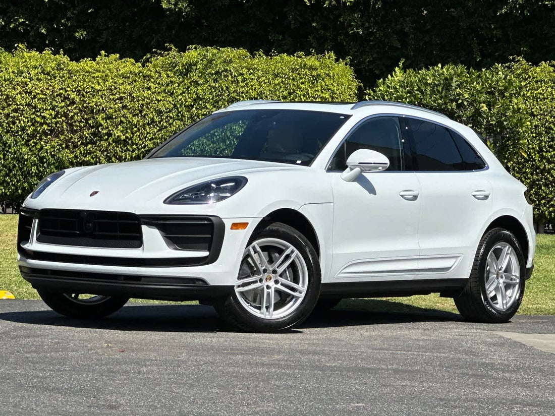2026 Porsche Macan — photo 1 of 34
