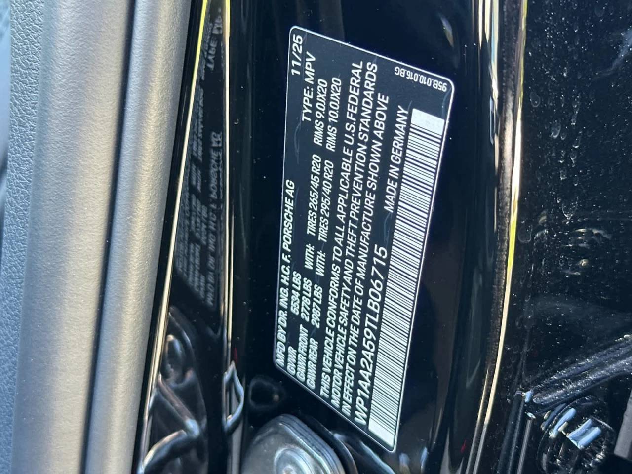 2026 Porsche Macan Base