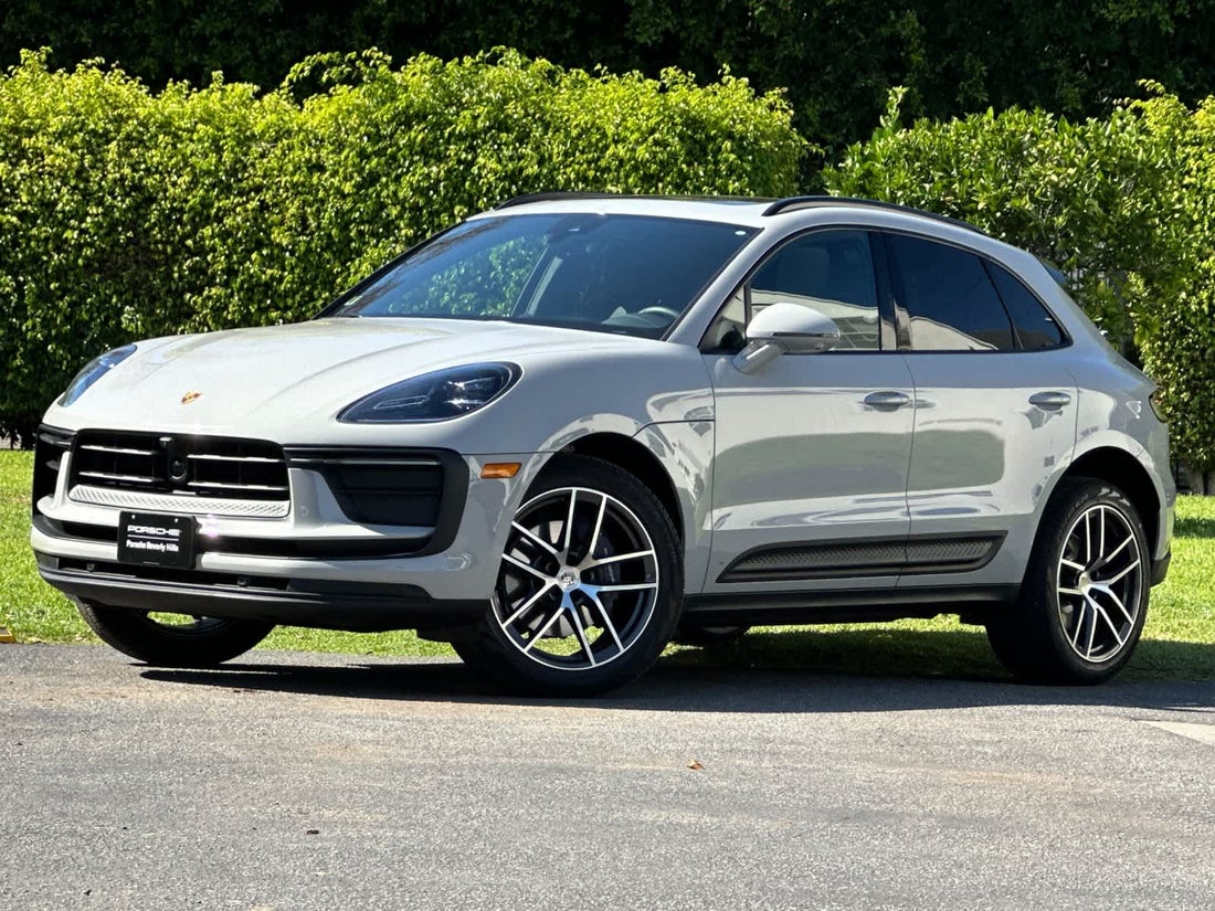 2026 Porsche Macan — photo 1 of 33