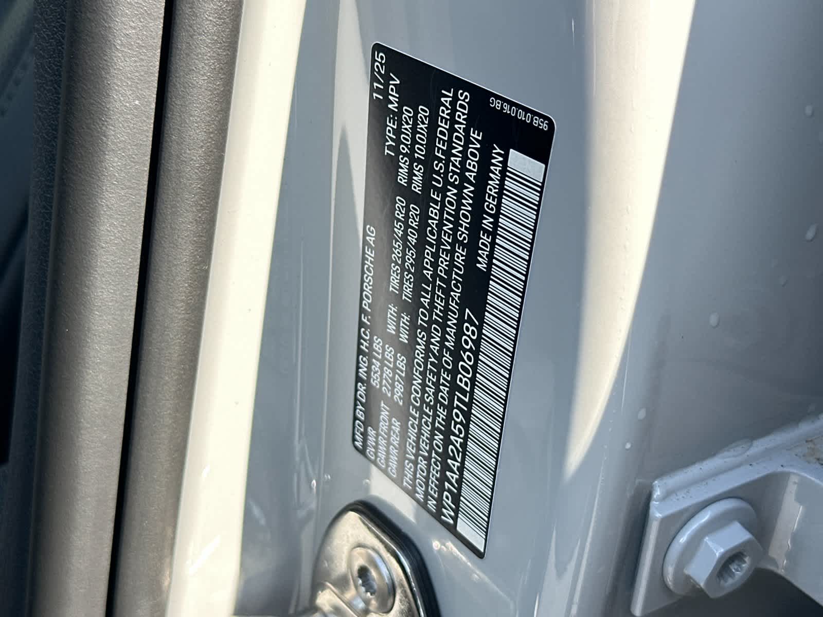 2026 Porsche Macan AWD