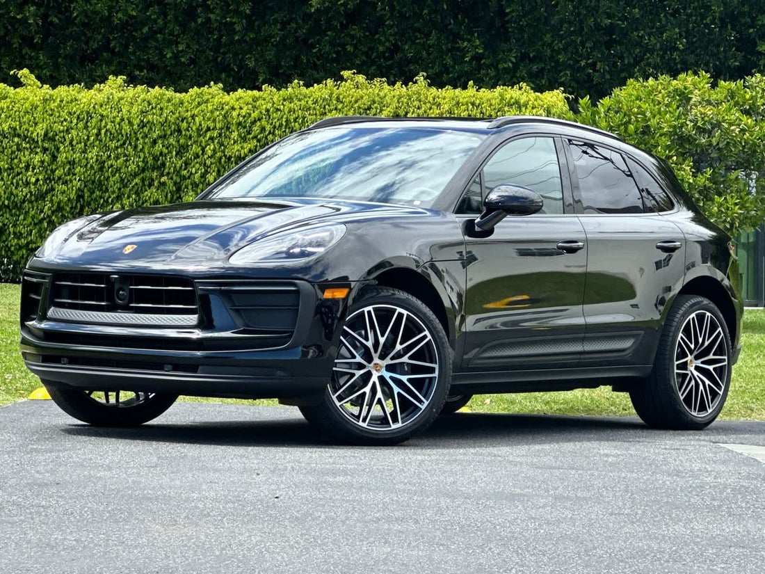2026 Porsche Macan — photo 1 of 1