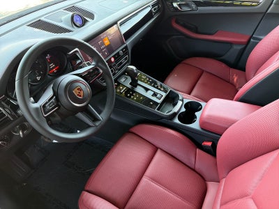 2026 Porsche Macan Macan