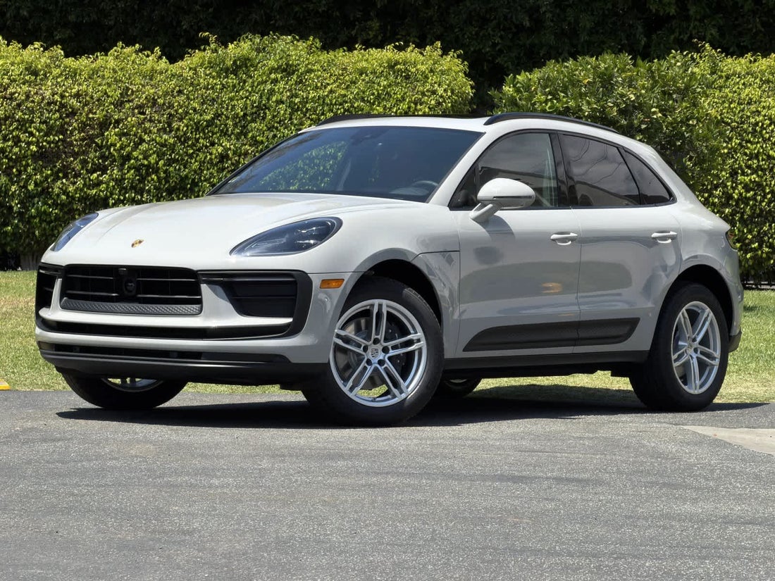 2026 Porsche Macan — photo 1 of 33