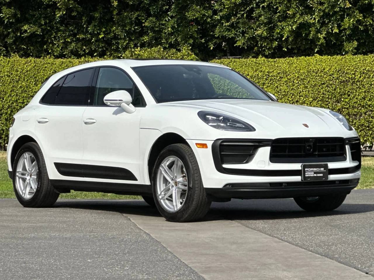 2025 Porsche Macan Base