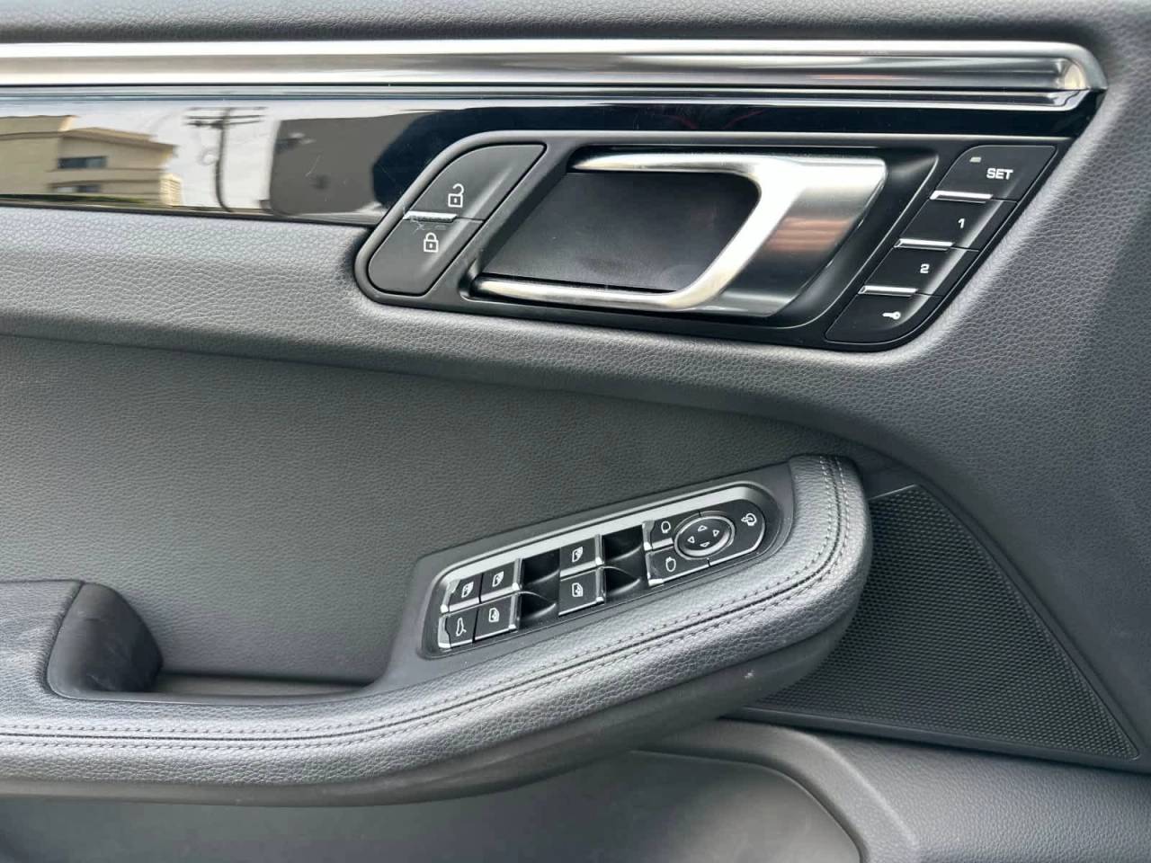 2025 Porsche Macan Base