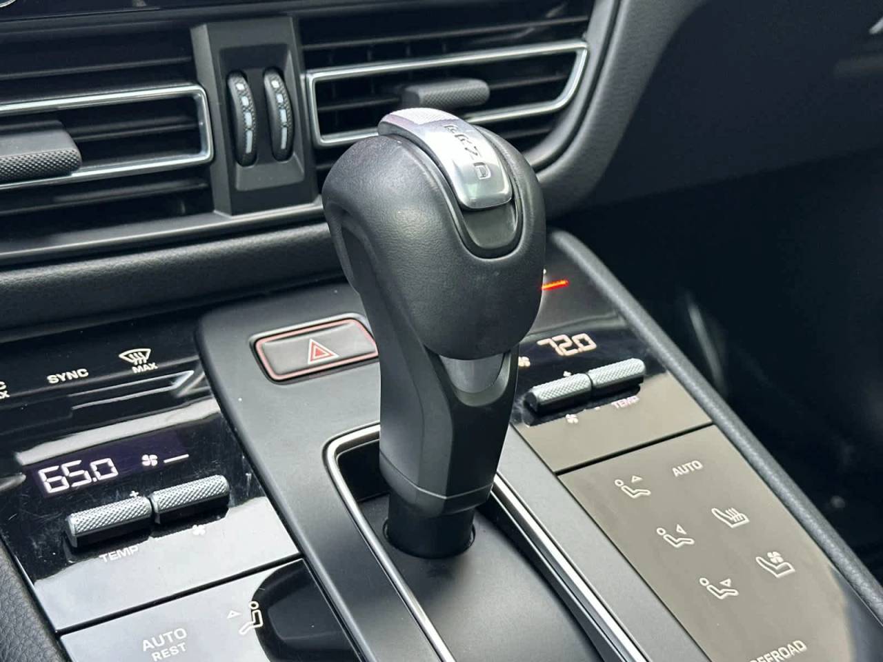 2025 Porsche Macan Base