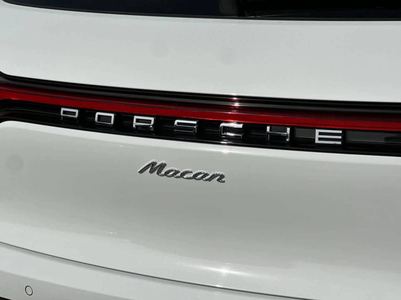 2025 Porsche Macan Base