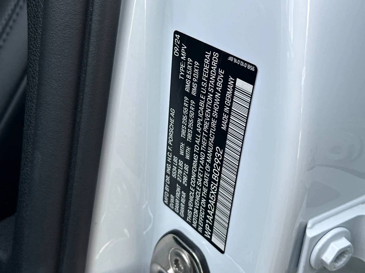 2025 Porsche Macan Base