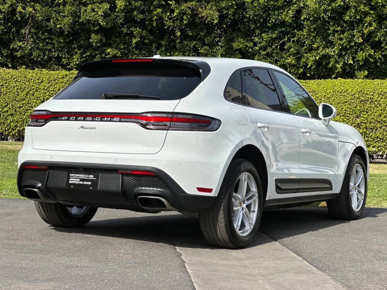 2025 Porsche Macan Base