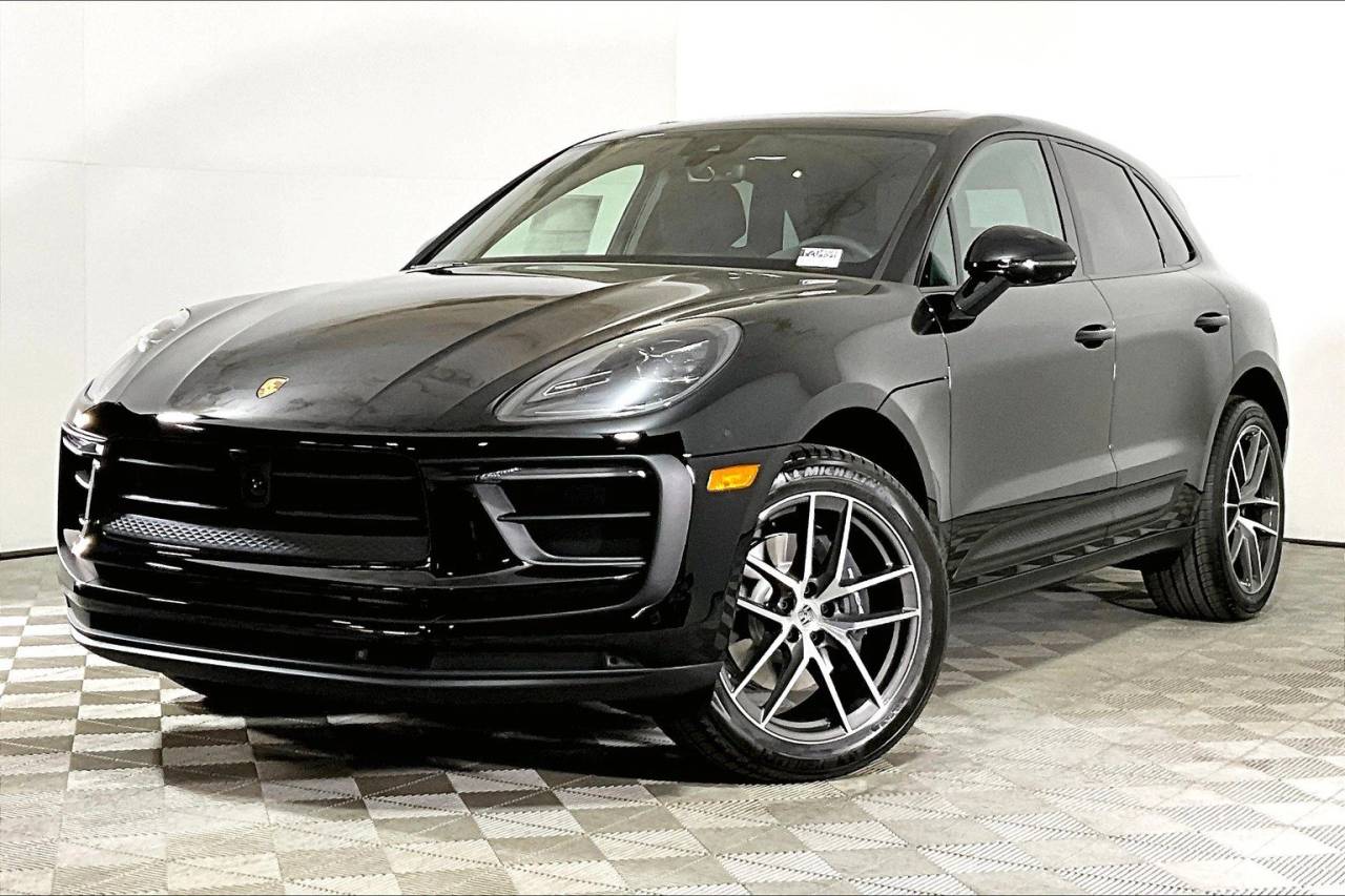 2025 Porsche Macan Base