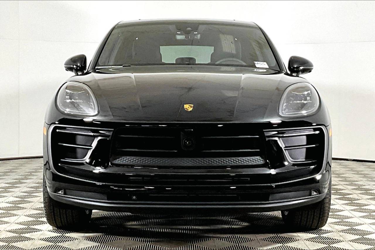 2025 Porsche Macan Base