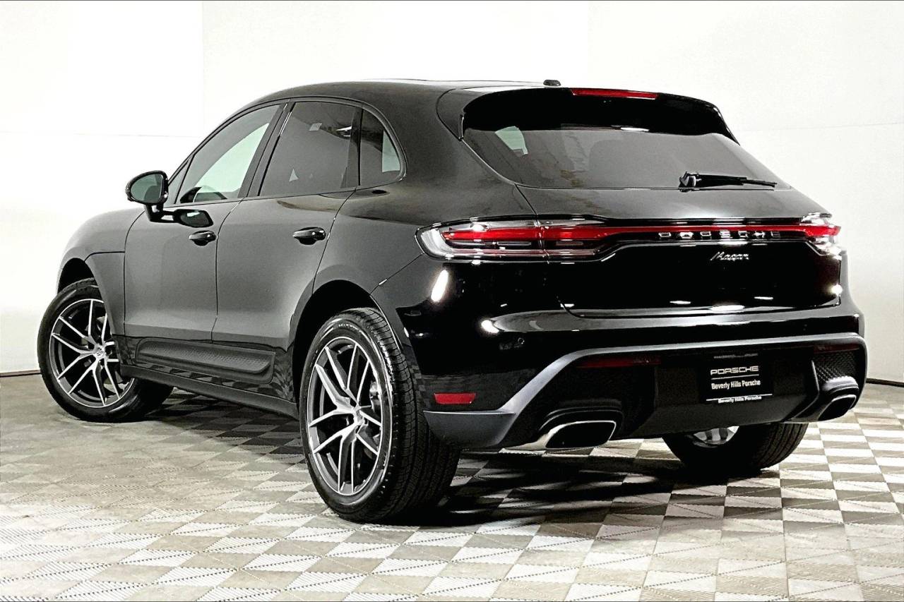 2025 Porsche Macan Base