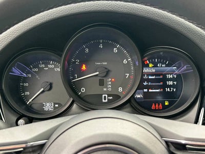 2025 Porsche Macan Base