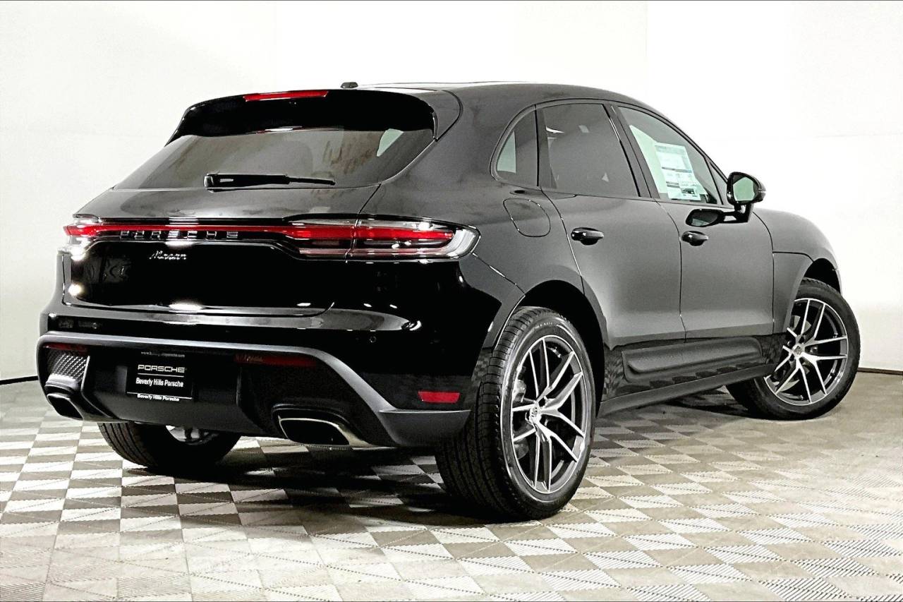 2025 Porsche Macan Base