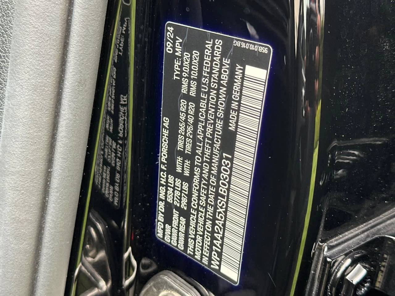 2025 Porsche Macan Base