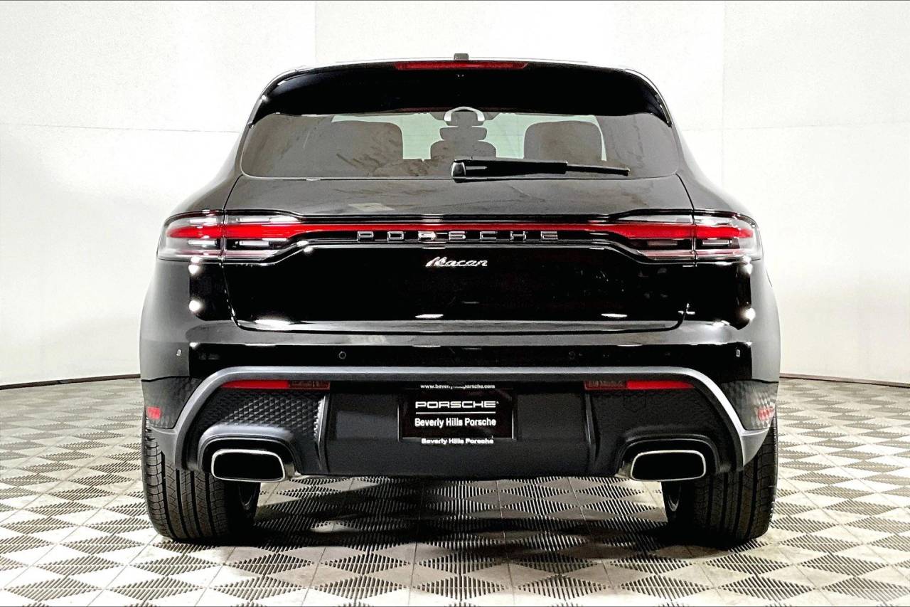2025 Porsche Macan Base