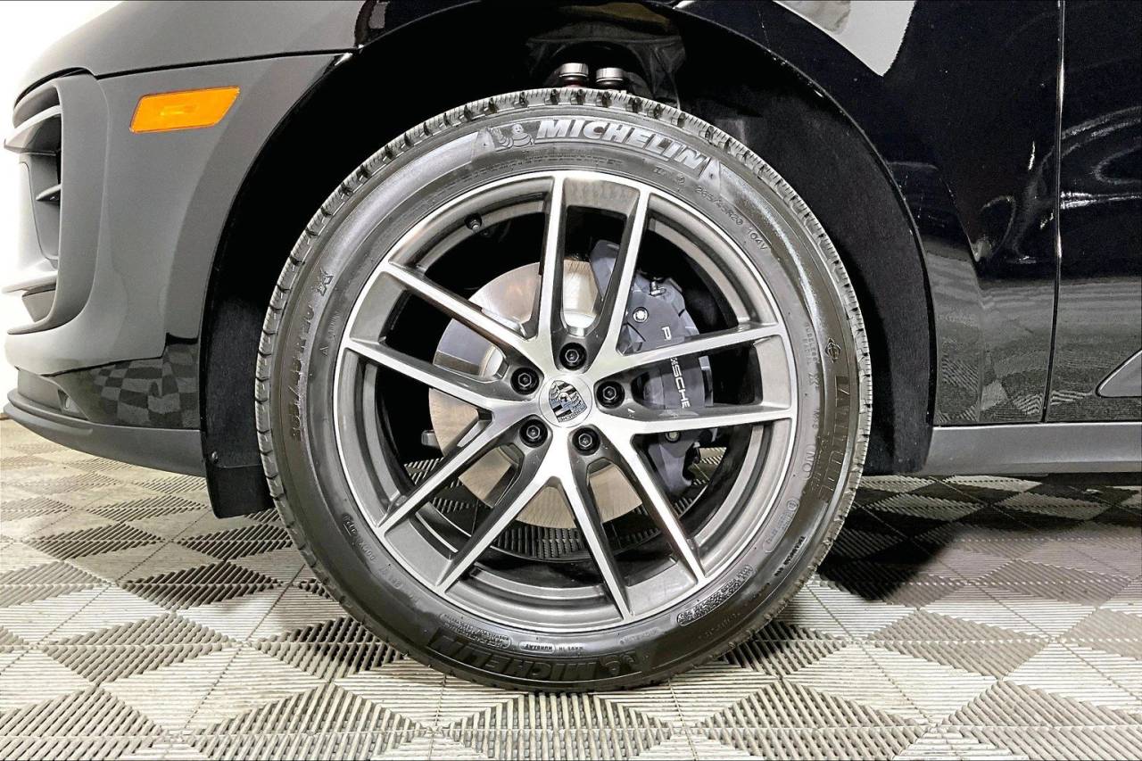 2025 Porsche Macan Base