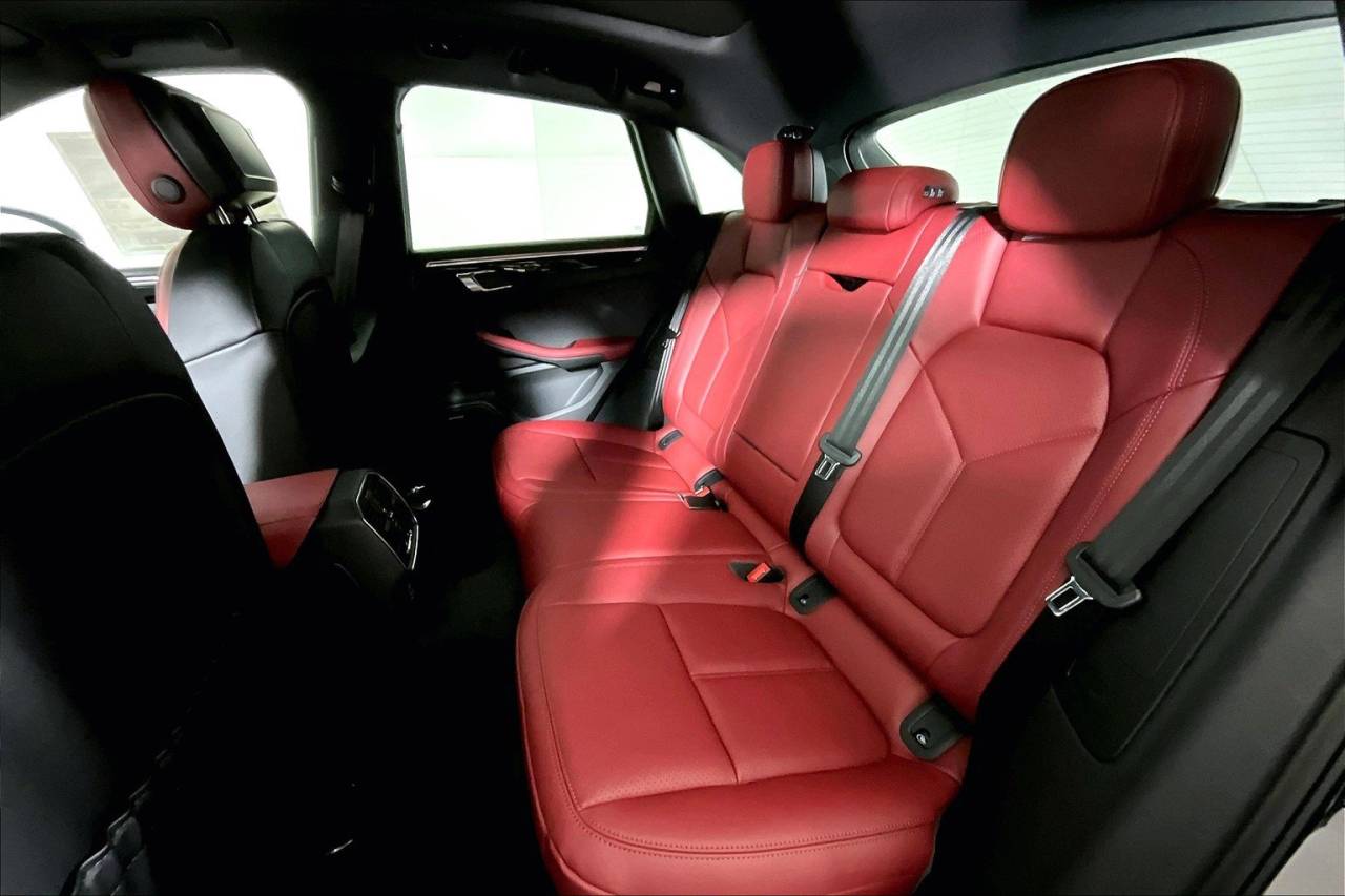 2025 Porsche Macan AWD