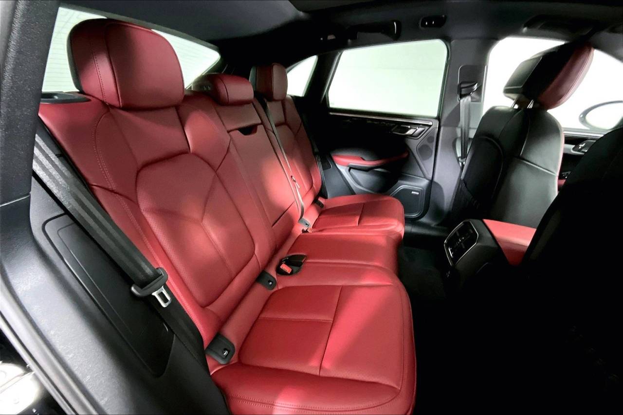 2025 Porsche Macan AWD