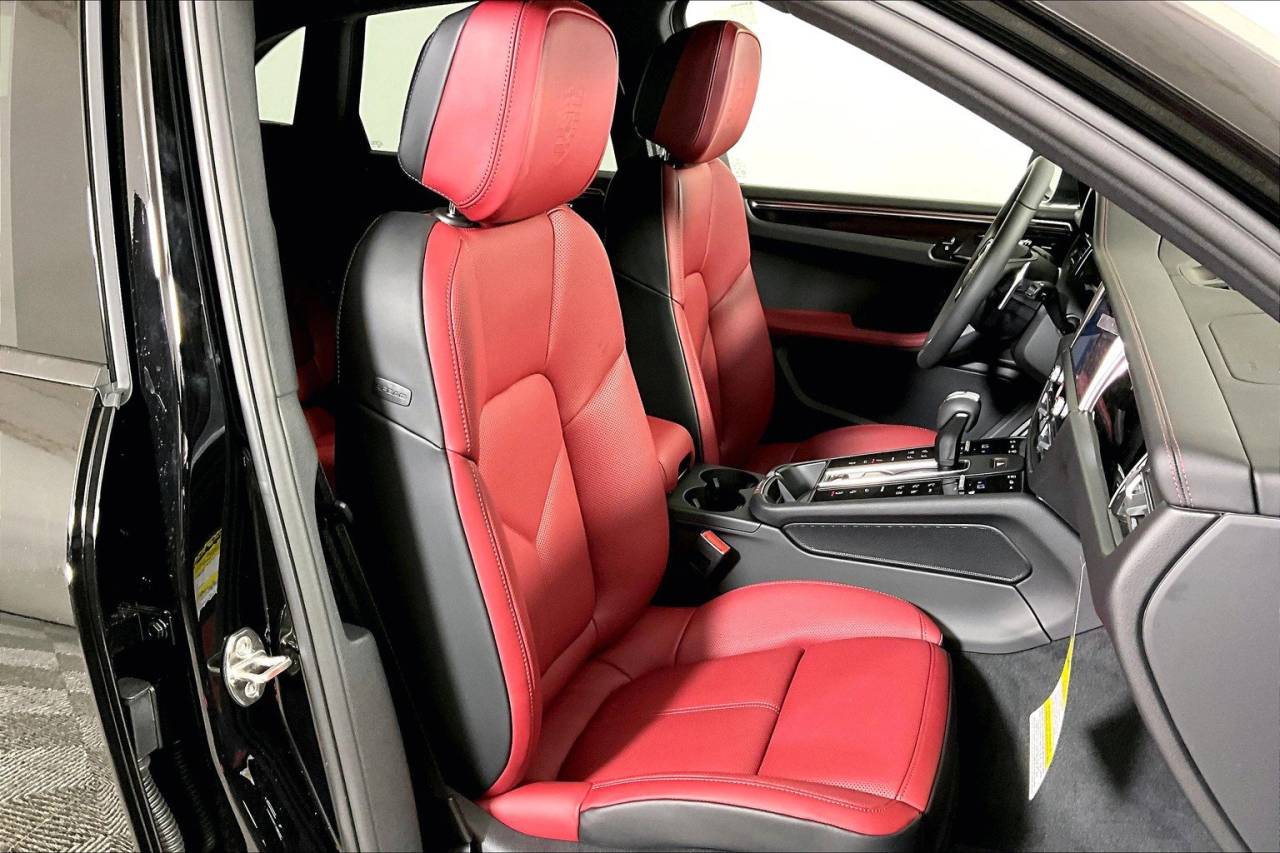 2025 Porsche Macan AWD