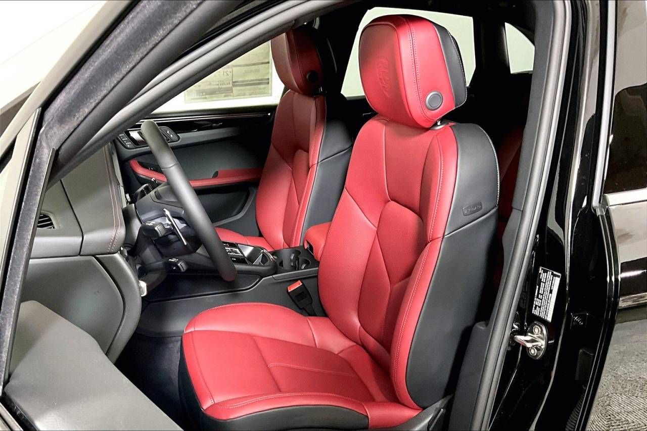 2025 Porsche Macan AWD