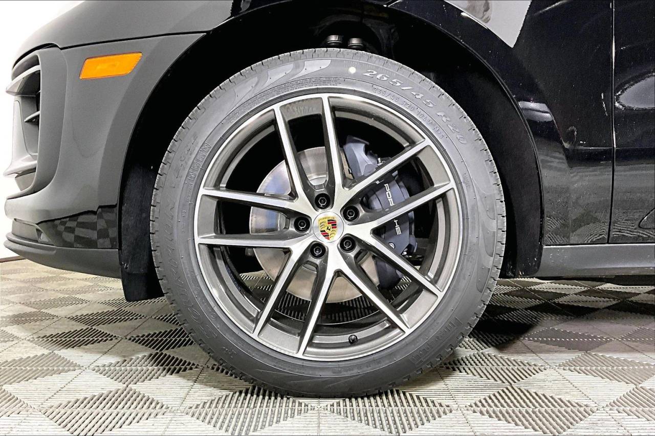 2025 Porsche Macan AWD