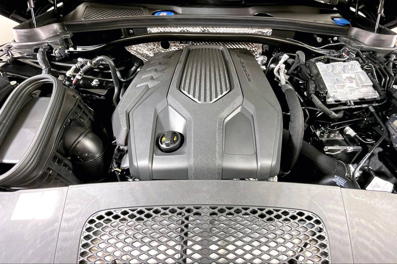 2025 Porsche Macan AWD