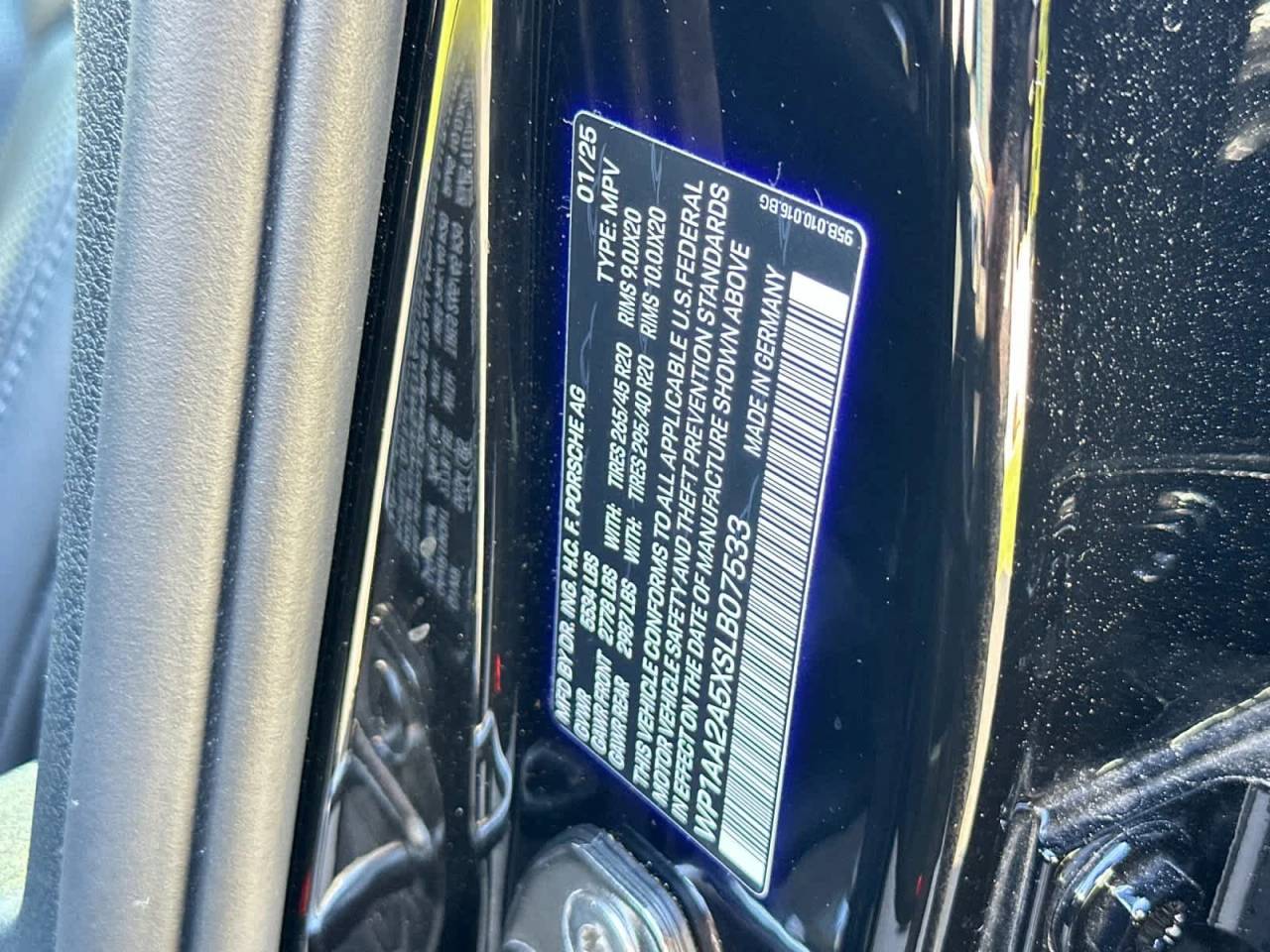 2025 Porsche Macan Base