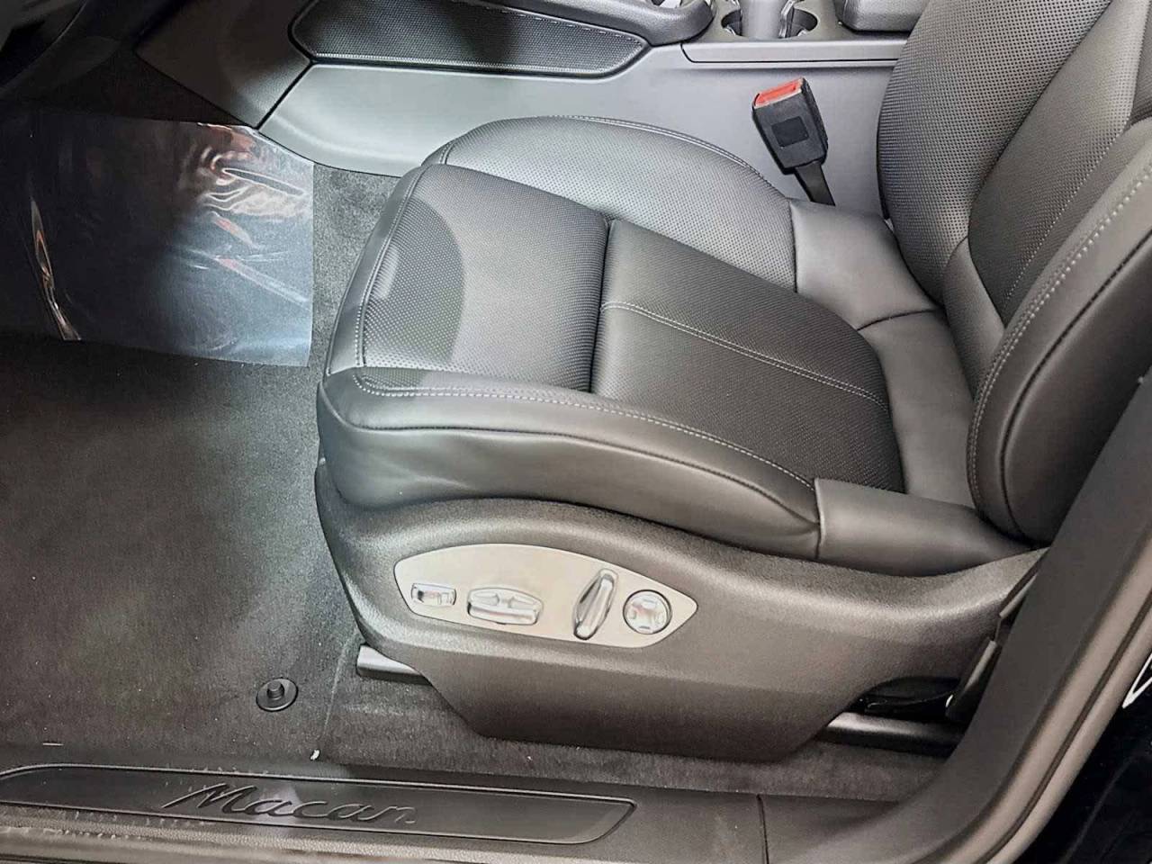 2025 Porsche Macan AWD