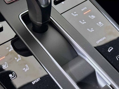 2025 Porsche Macan AWD