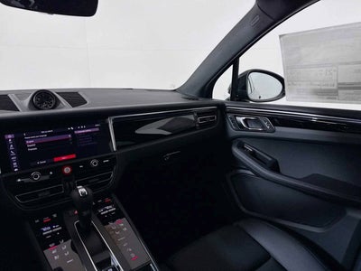 2025 Porsche Macan AWD