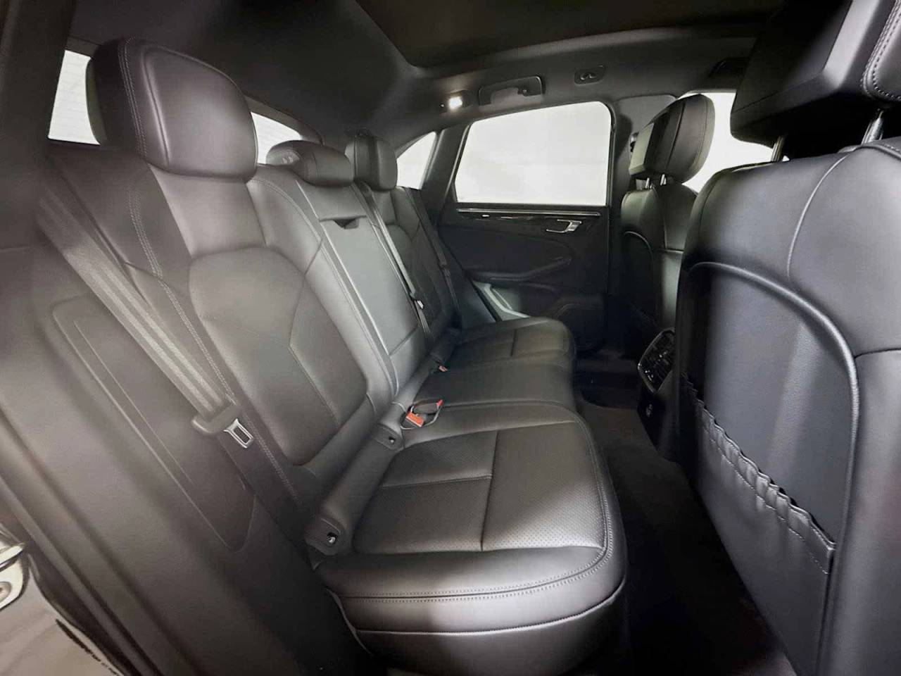 2025 Porsche Macan AWD