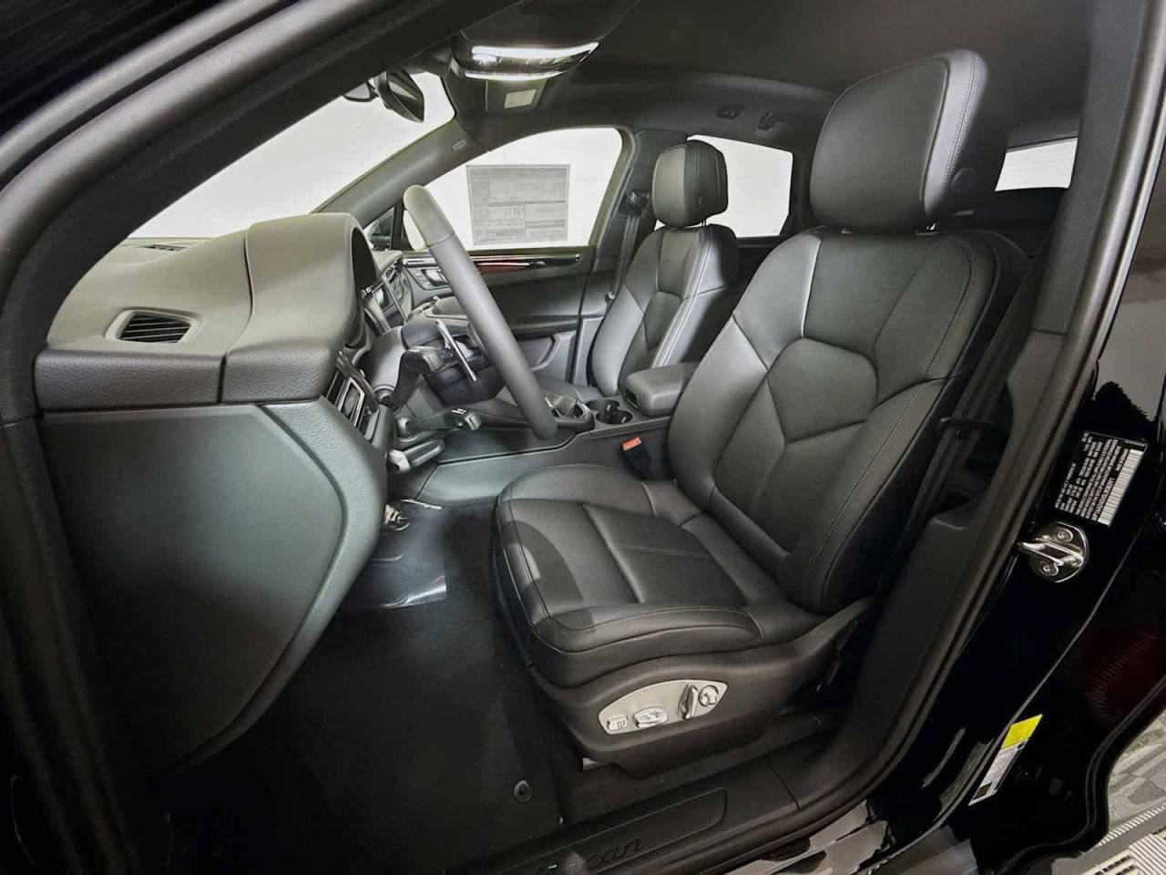 2025 Porsche Macan AWD